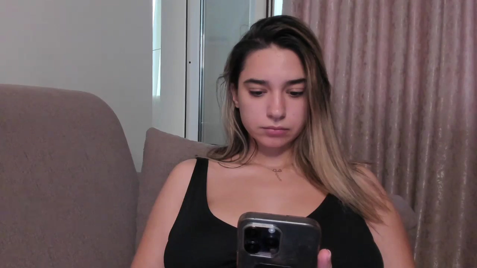 Gallery image thumbnail from Erika_higgins's myfreecams stream on, 10/09/2023, 15:20 image 12 of 20