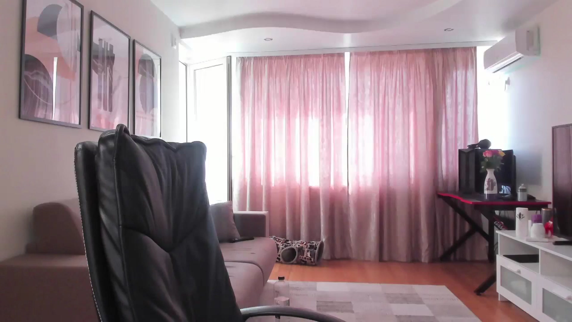 Gallery image thumbnail from Erika_higgins's myfreecams stream on, 10/25/2023, 12:24 image 6 of 20