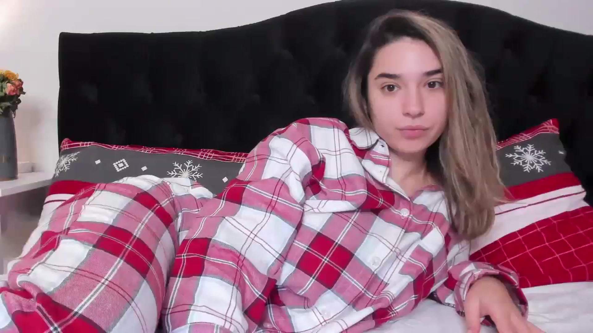 Gallery image thumbnail from Erika_higgins's myfreecams stream on, 12/05/2023, 18:44 image 1 of 20
