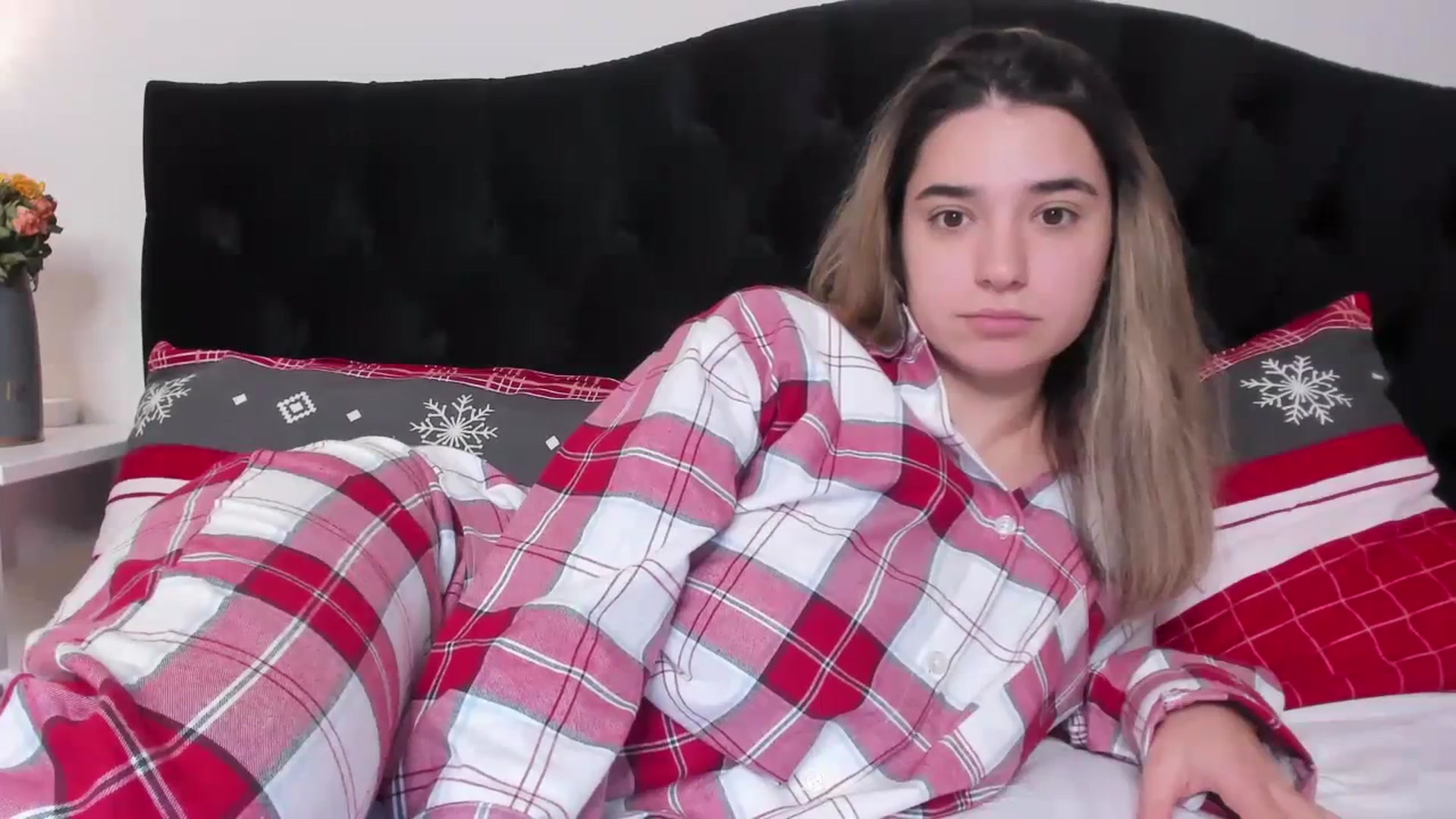 Gallery image thumbnail from Erika_higgins's myfreecams stream on, 12/05/2023, 18:44 image 6 of 20