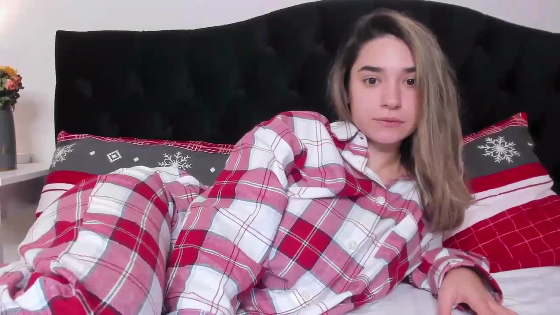 Gallery image thumbnail from Erika_higgins's myfreecams stream on, 12/05/2023, 18:44 image 2 of 20