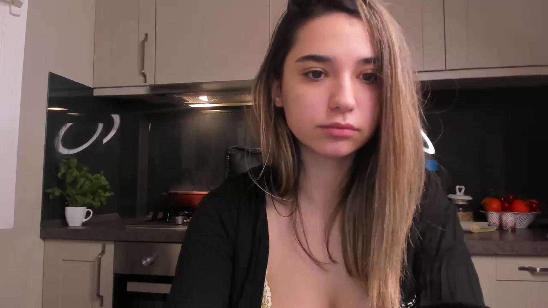Gallery image thumbnail from Erika_higgins's myfreecams stream on, 12/15/2023, 16:03 image 17 of 20
