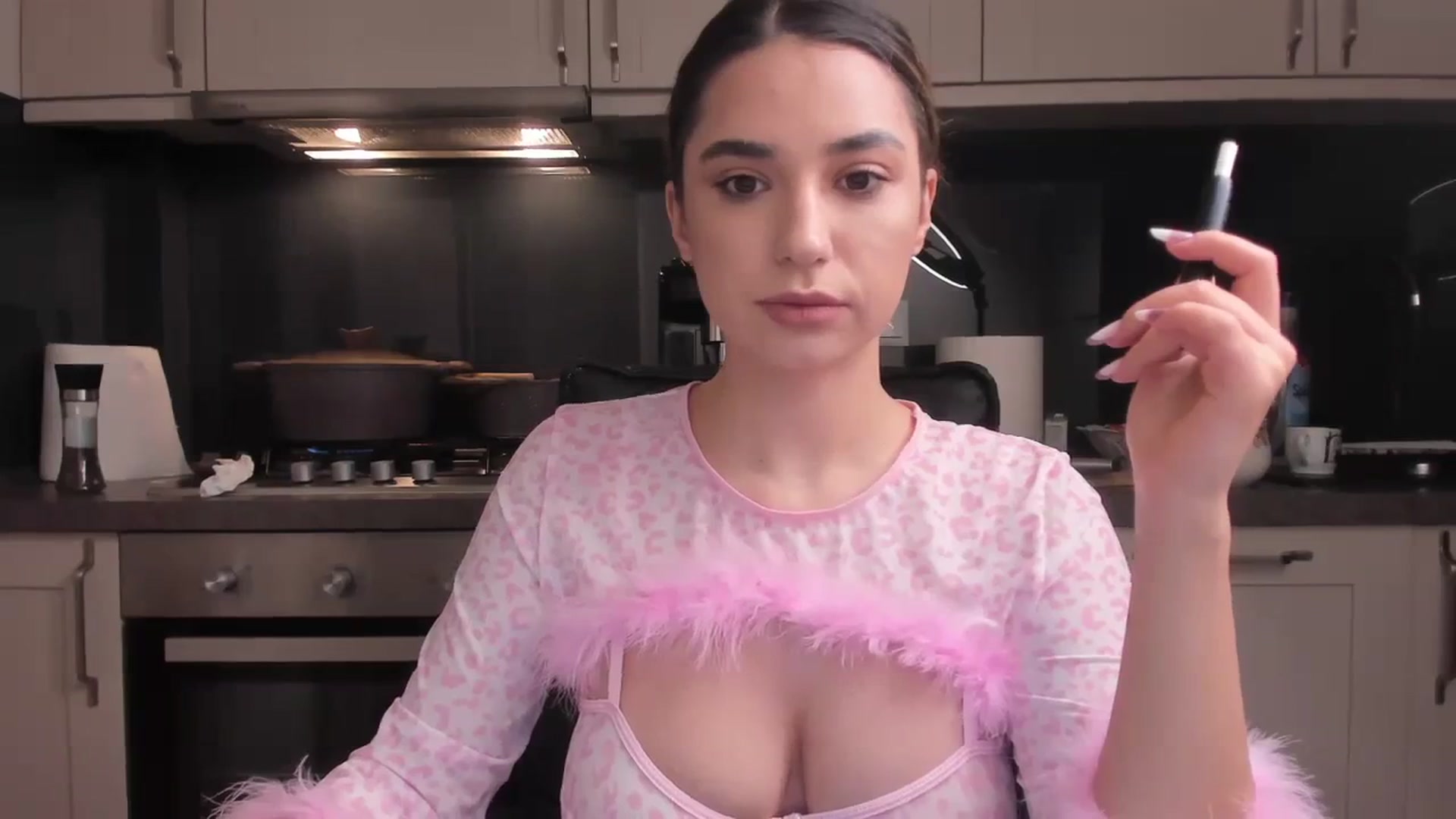Gallery image thumbnail from Erika_higgins's myfreecams stream on, 12/19/2023, 16:02 image 12 of 20