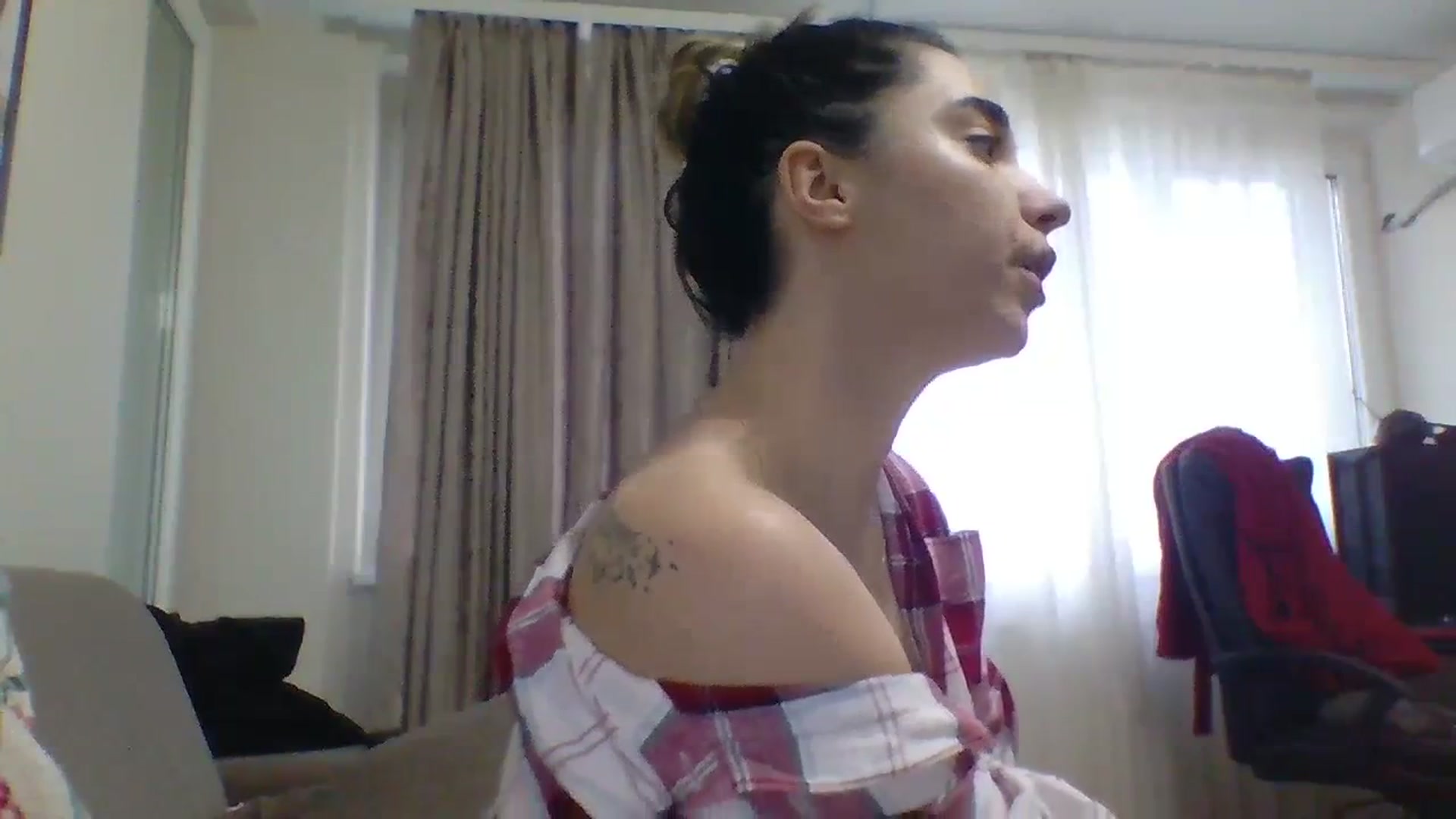 Gallery image thumbnail from Erika_higgins's myfreecams stream on, 03/12/2024, 16:06 image 17 of 20