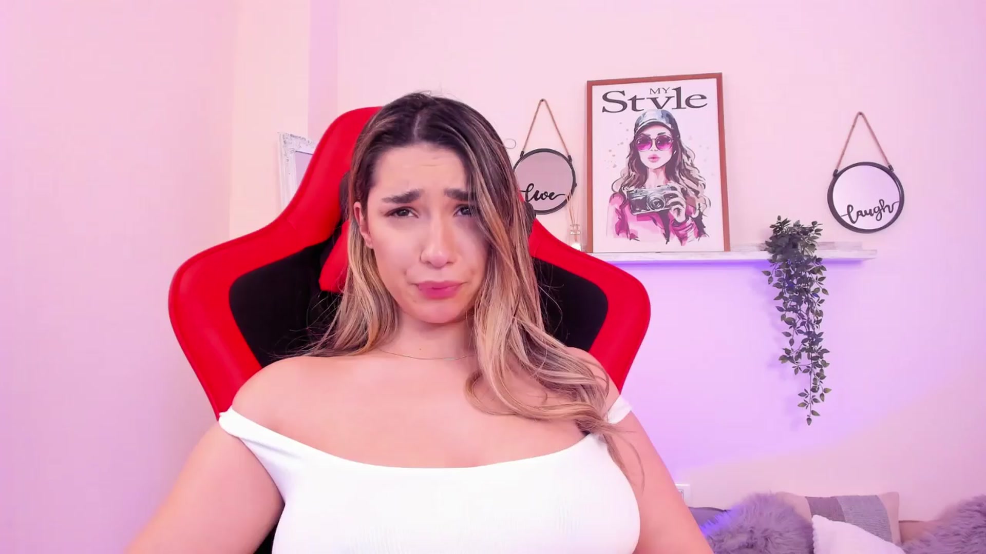 Gallery image thumbnail from Erika_higgins's myfreecams stream on, 04/08/2024, 16:27 image 19 of 20