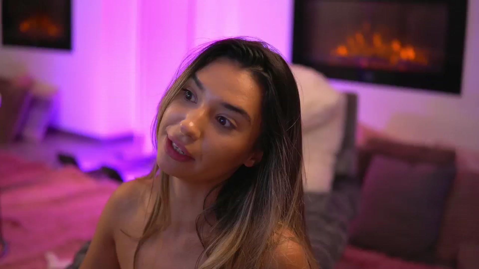 Gallery image thumbnail from Erika_higgins's myfreecams stream on, 10/02/2024, 18:25 image 9 of 20
