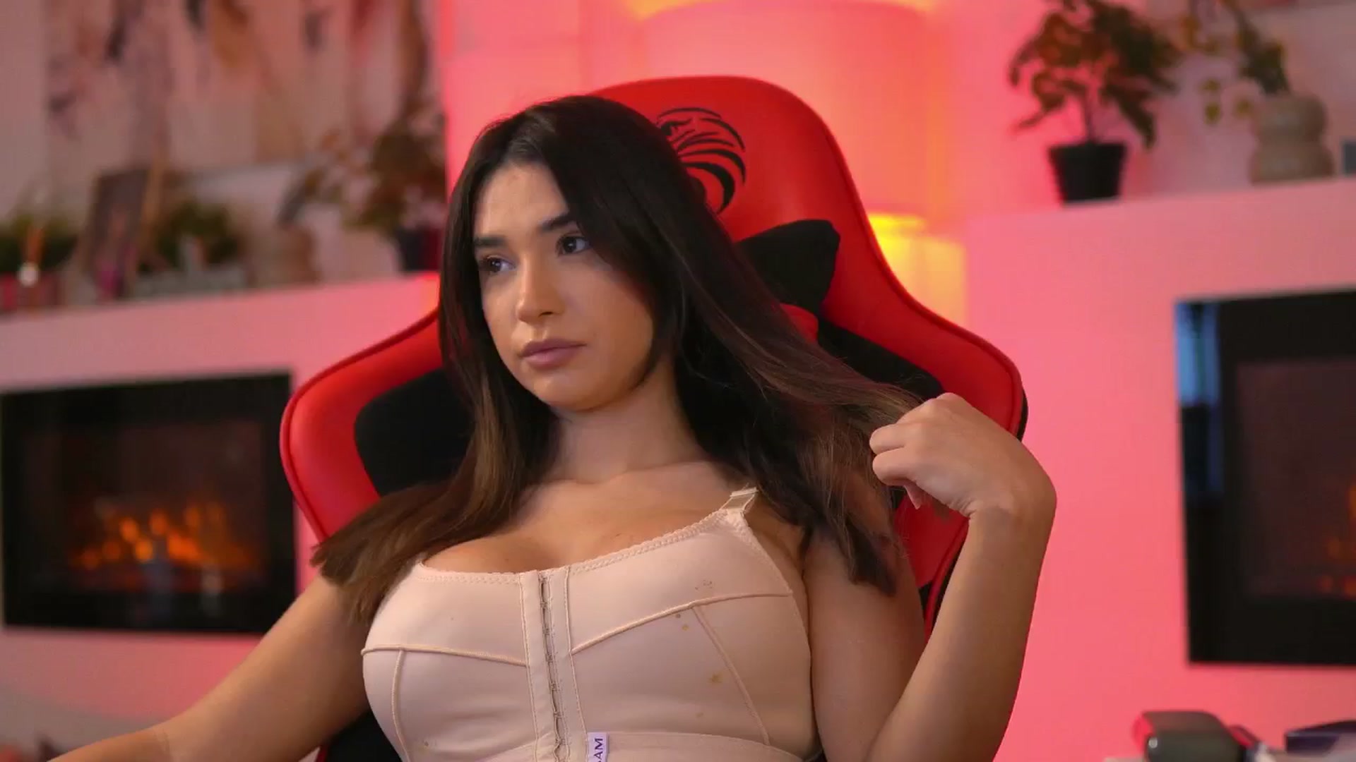 Gallery image thumbnail from Erika_higgins's myfreecams stream on, 12/17/2024, 13:10 image 13 of 20