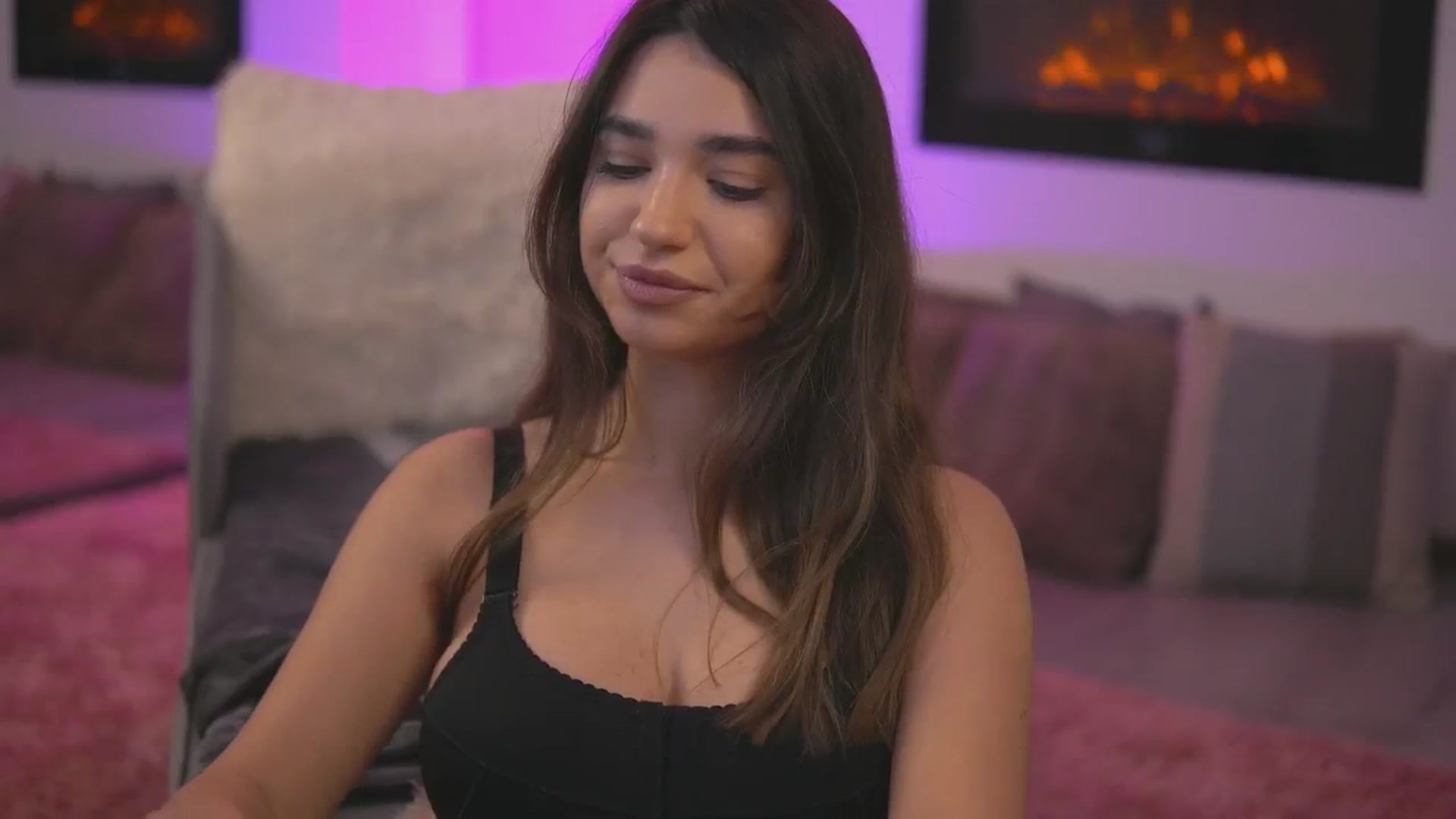 Gallery image thumbnail from Erika_higgins's myfreecams stream on, 01/07/2025, 14:38 image 4 of 20