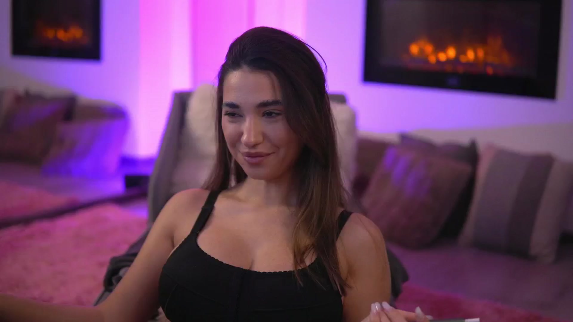 Gallery image thumbnail from Erika_higgins's myfreecams stream on, 01/18/2025, 16:01 image 1 of 20