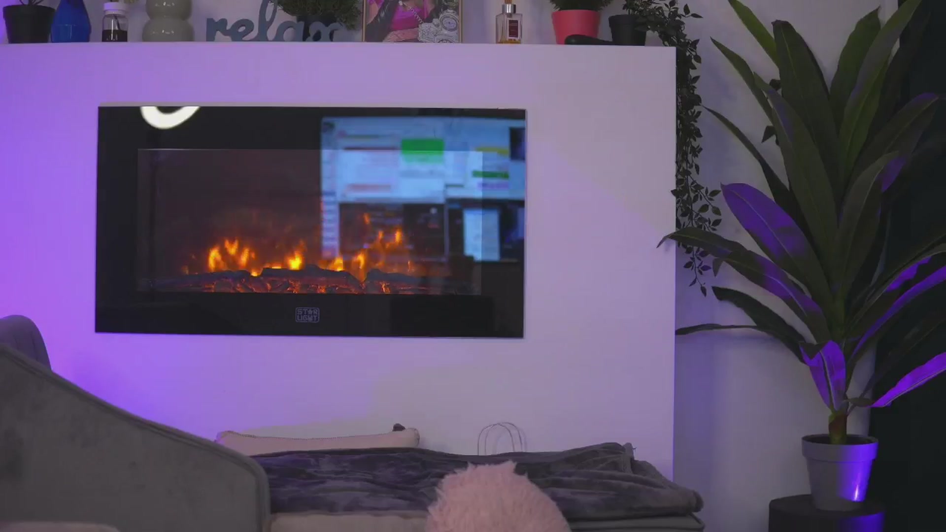 Gallery image thumbnail from Erika_higgins's myfreecams stream on, 01/28/2025, 18:36 image 7 of 20