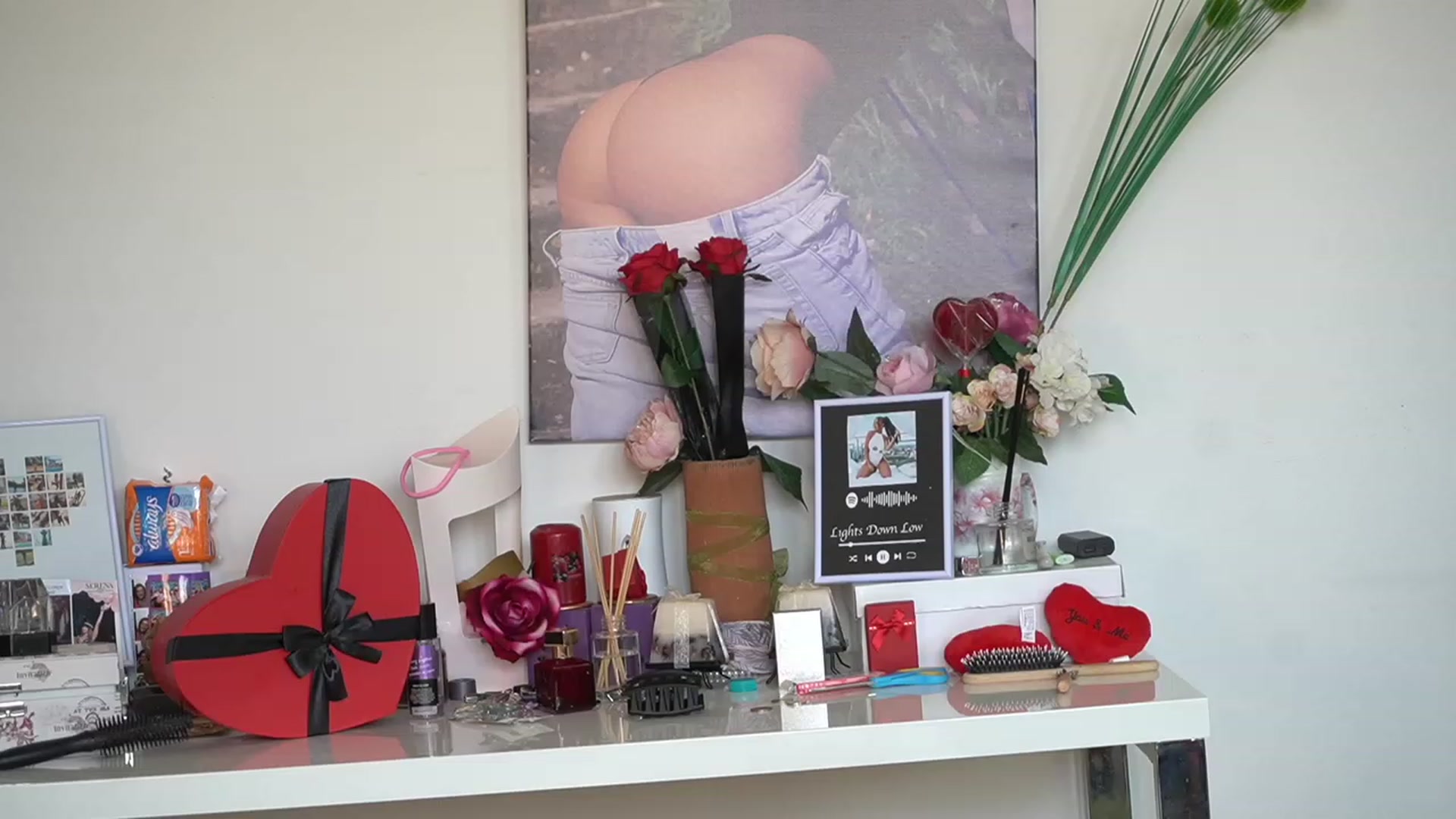 Gallery image thumbnail from Erikabee's myfreecams stream on, 03/21/2023, 10:47 image 3 of 20