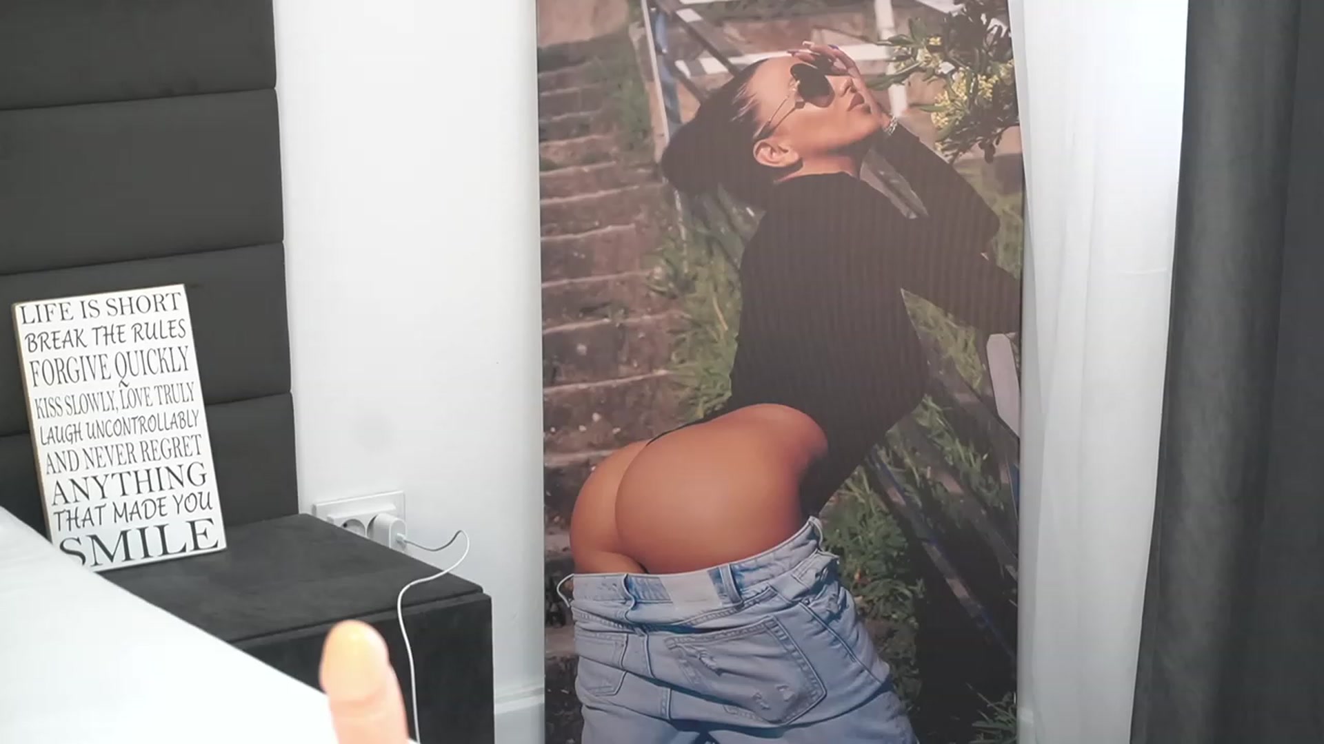 Gallery image thumbnail from Erikabee's myfreecams stream on, 04/30/2023, 10:59 image 10 of 20