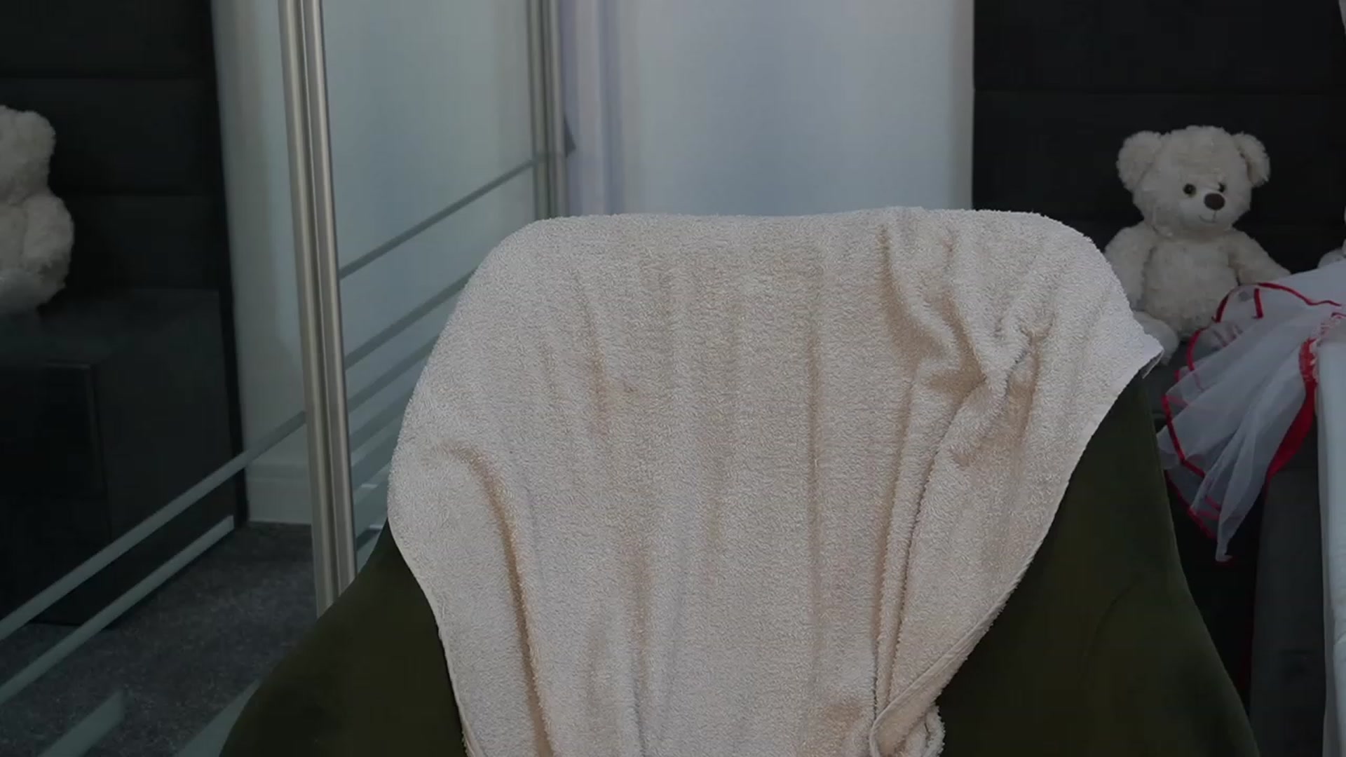 Gallery image thumbnail from Erikabee's myfreecams stream on, 05/01/2023, 11:06 image 4 of 20