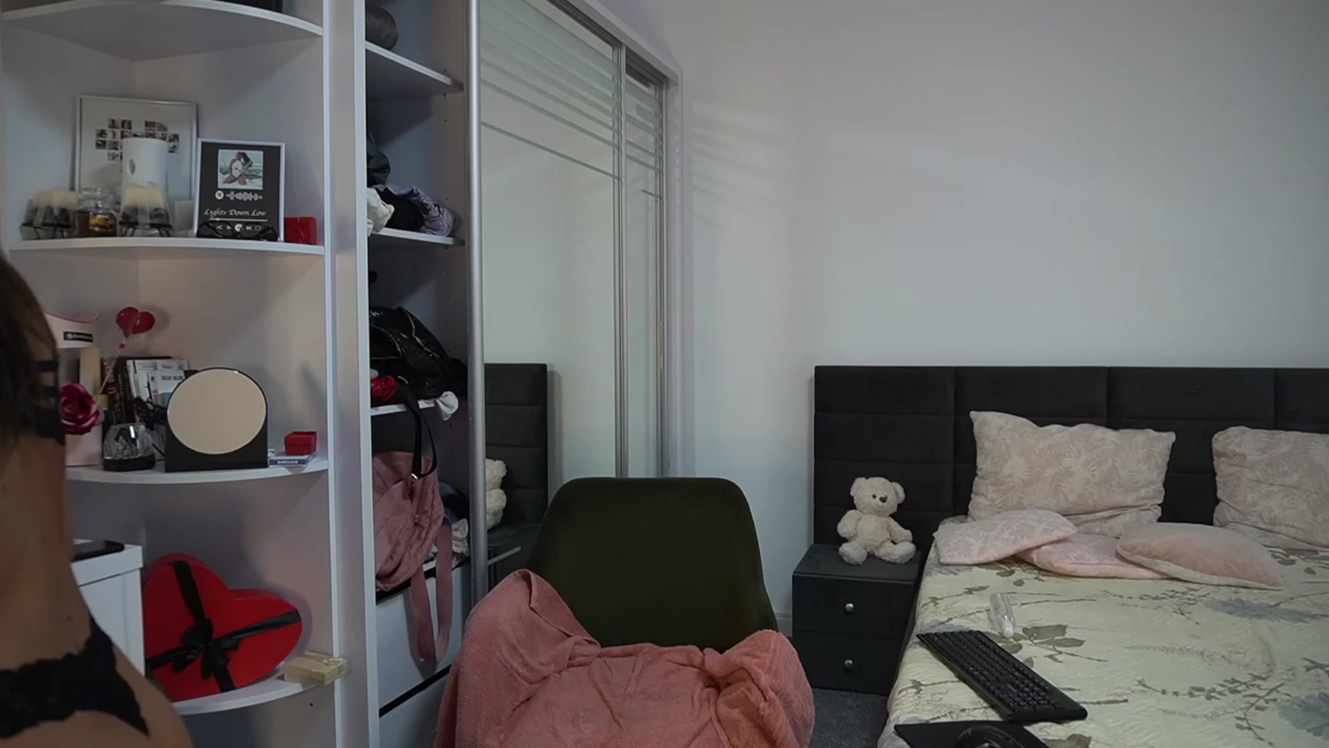 Gallery image thumbnail from Erikabee's myfreecams stream on, 05/08/2023, 11:03 image 14 of 20