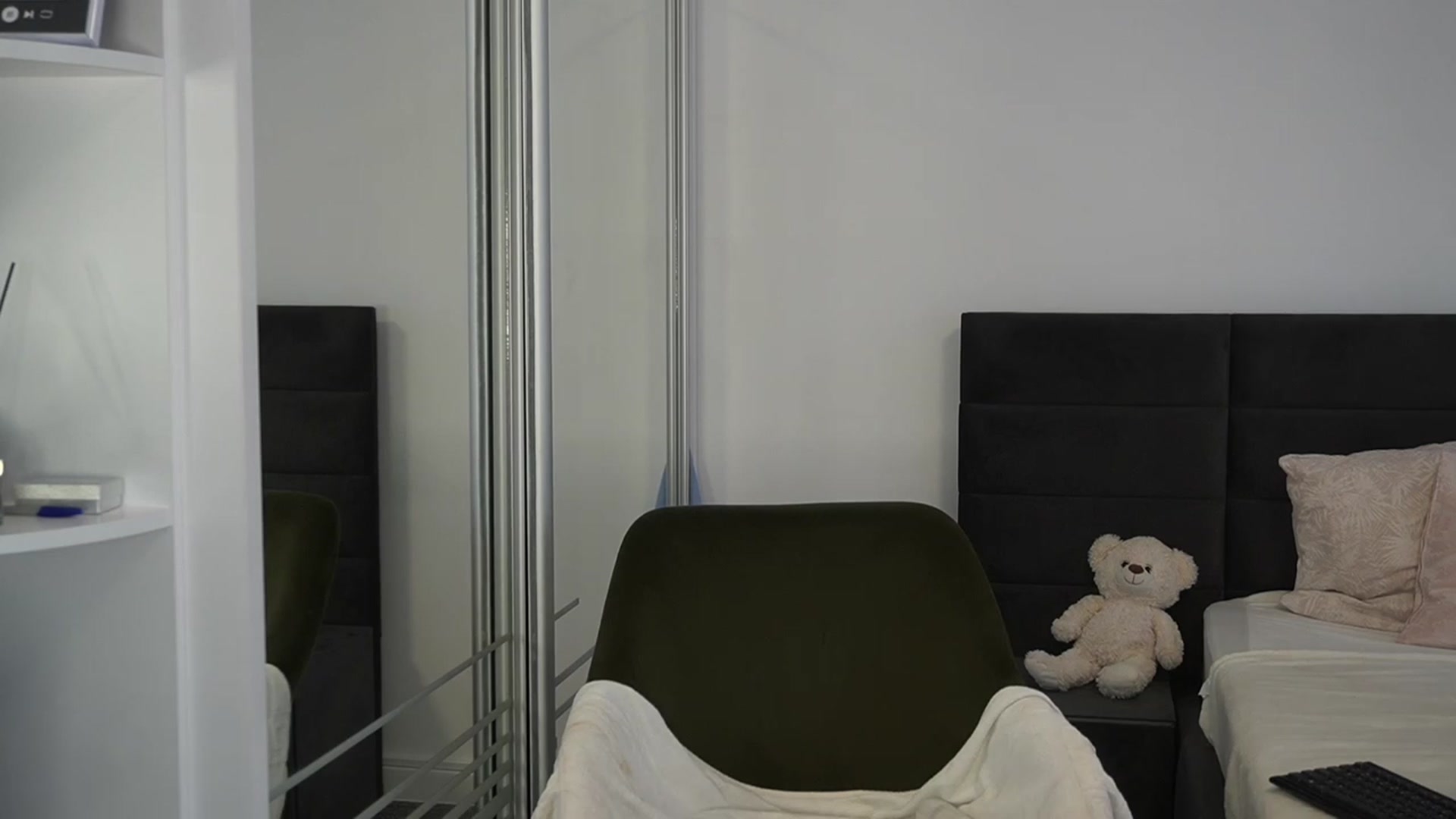 Gallery image thumbnail from Erikabee's myfreecams stream on, 06/15/2023, 11:02 image 12 of 20