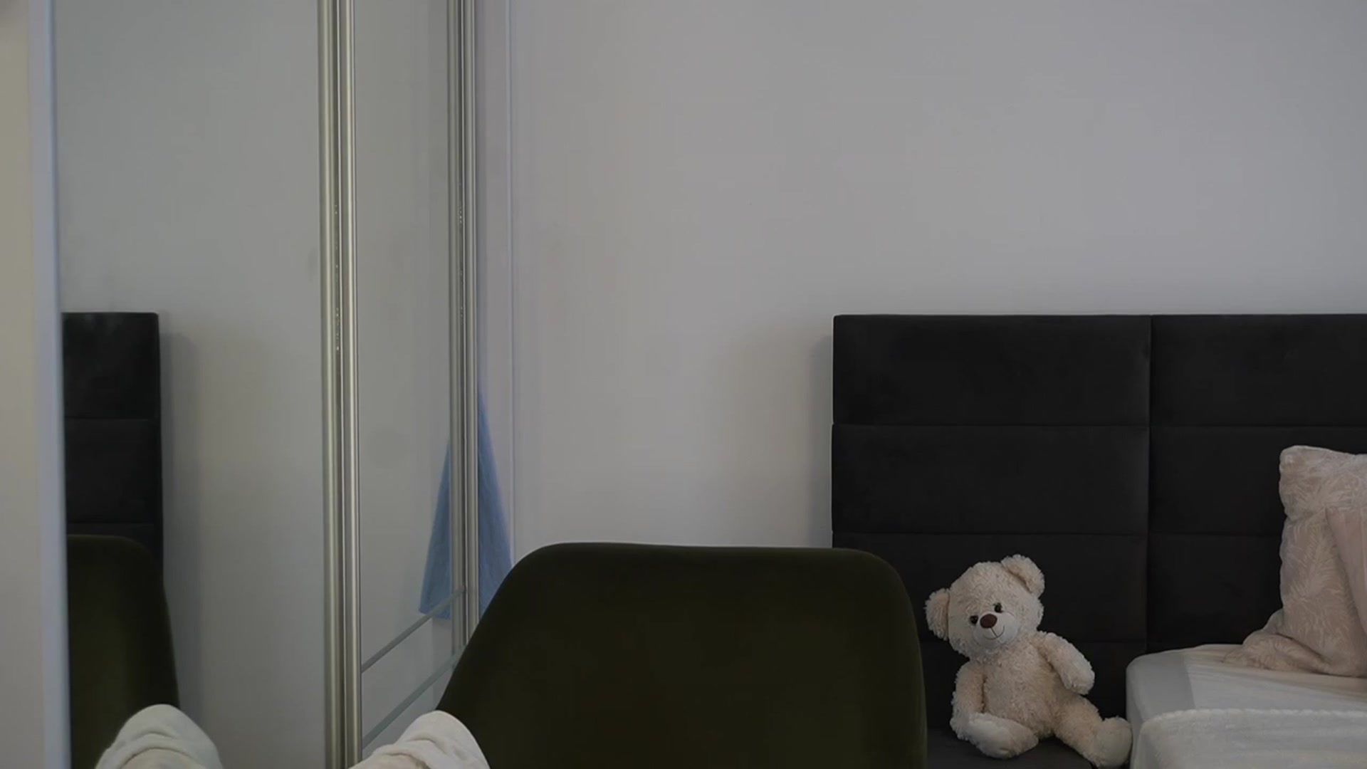 Gallery image thumbnail from Erikabee's myfreecams stream on, 06/18/2023, 08:56 image 10 of 20