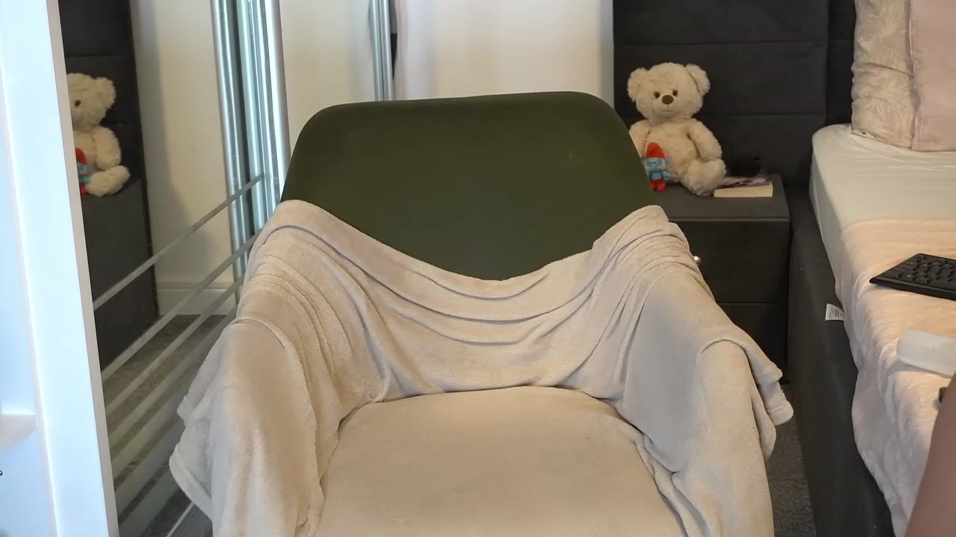 Gallery image thumbnail from Erikabee's myfreecams stream on, 11/15/2023, 06:40 image 20 of 20
