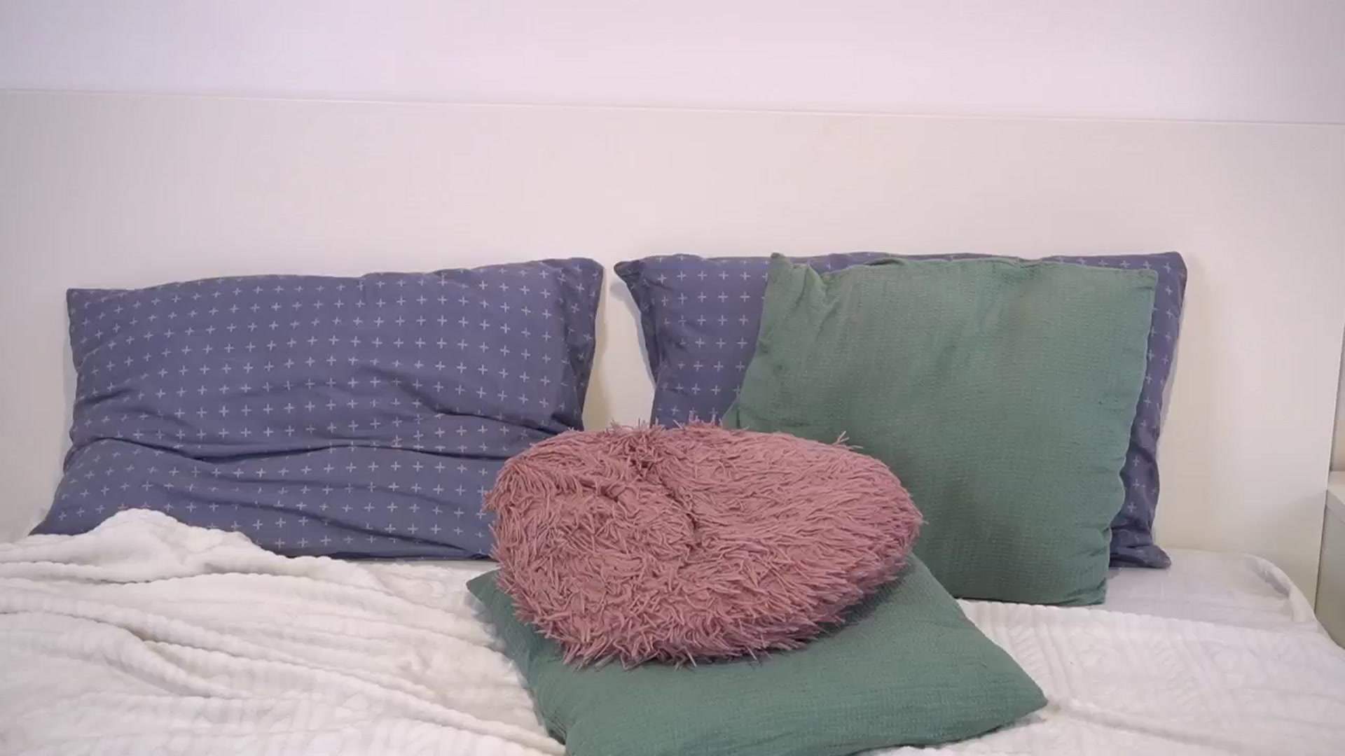 Gallery image thumbnail from Erikabee's myfreecams stream on, 07/23/2024, 09:02 image 2 of 20