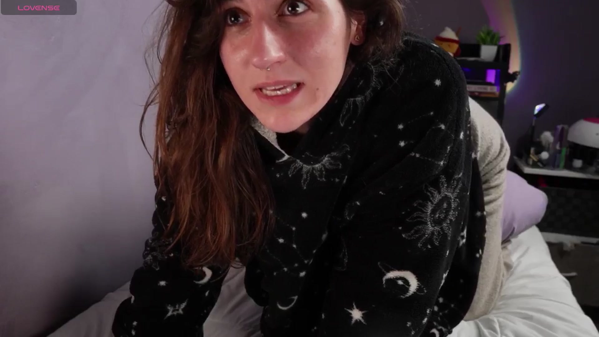 Gallery image thumbnail from Erikarose_'s myfreecams stream on, 03/08/2025, 17:22 image 16 of 20