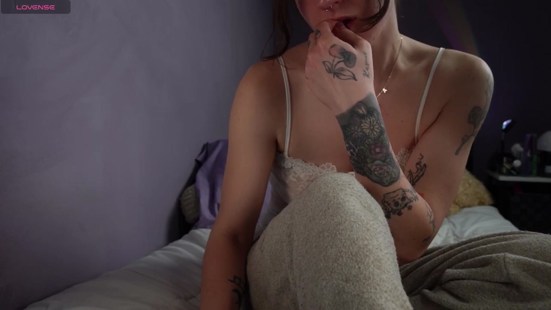 Gallery image thumbnail from Erikarose_'s myfreecams stream on, 03/08/2025, 17:22 image 8 of 20
