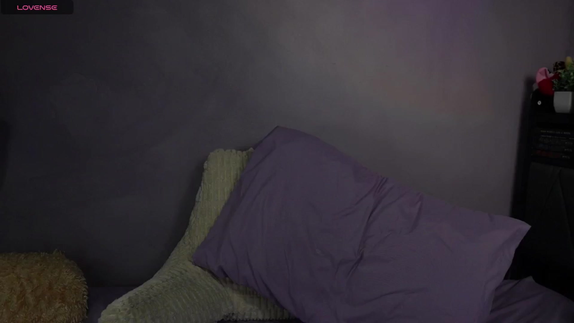 Gallery image thumbnail from Erikarose_'s myfreecams stream on, 03/21/2025, 19:16 image 18 of 20