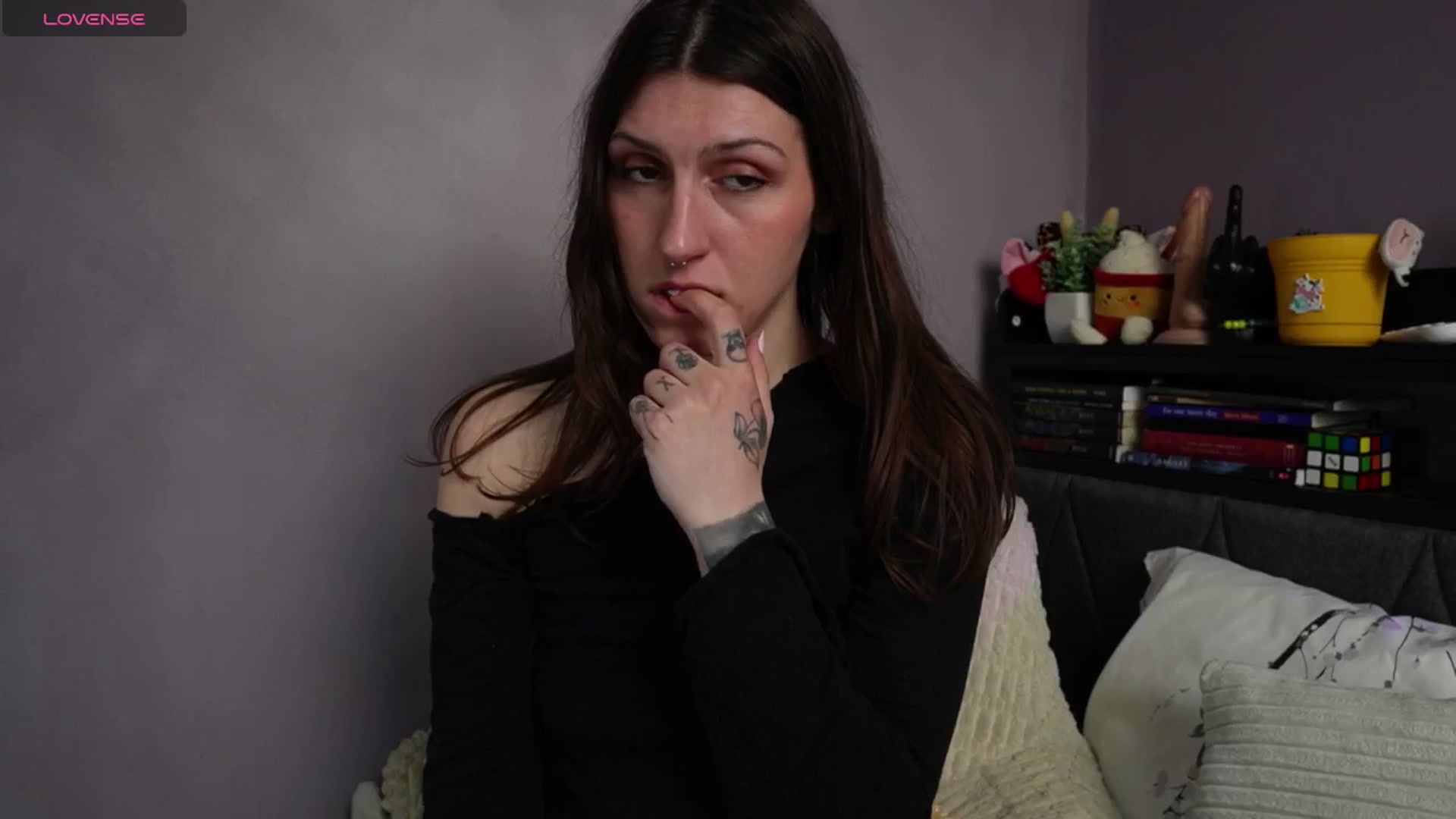 Gallery image thumbnail from Erikarose_'s myfreecams stream on, 04/11/2025, 15:59 image 10 of 20