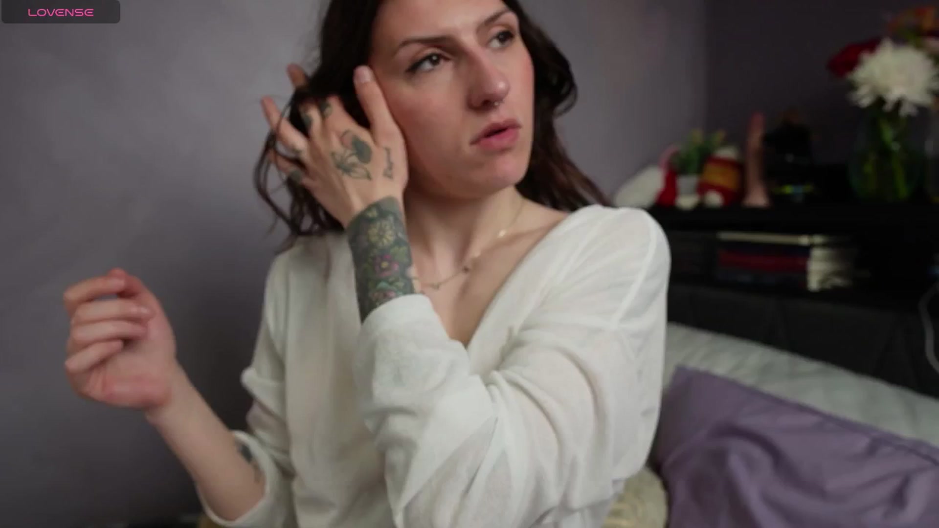 Gallery image thumbnail from Erikarose_'s myfreecams stream on, 05/02/2025, 18:01 image 15 of 20