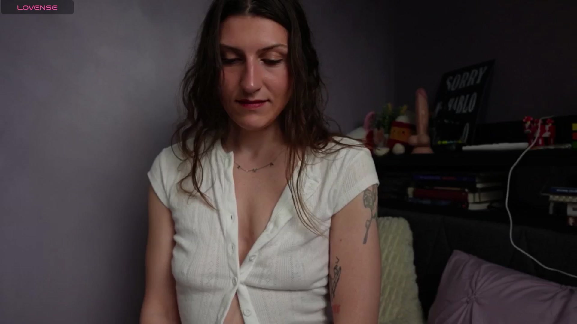 Gallery image thumbnail from Erikarose_'s myfreecams stream on, 06/16/2025, 18:11 image 3 of 20