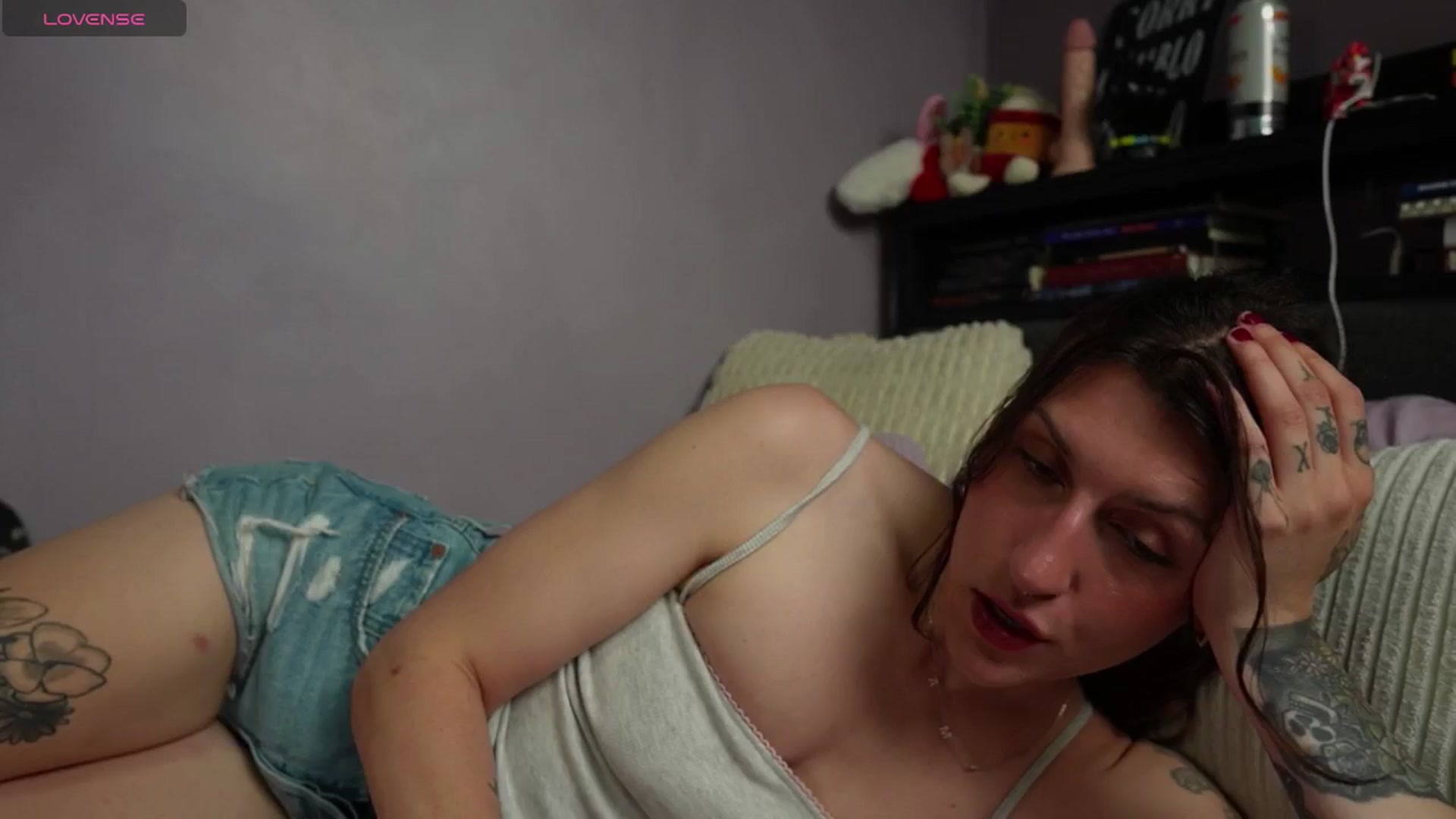 Gallery image thumbnail from Erikarose_'s myfreecams stream on, 06/19/2025, 15:31 image 1 of 20