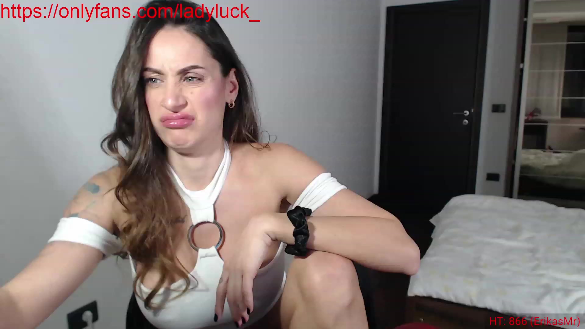 Gallery image thumbnail from ErikasMagic's myfreecams stream on, 11/28/2022, 20:45 image 16 of 20