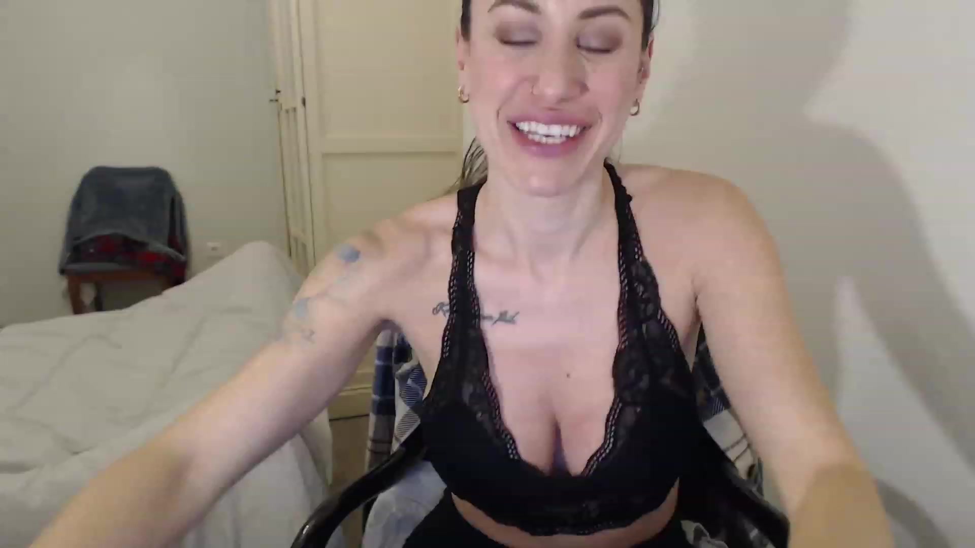 Gallery image thumbnail from ErikasMagic's myfreecams stream on, 02/11/2023, 20:14 image 2 of 20