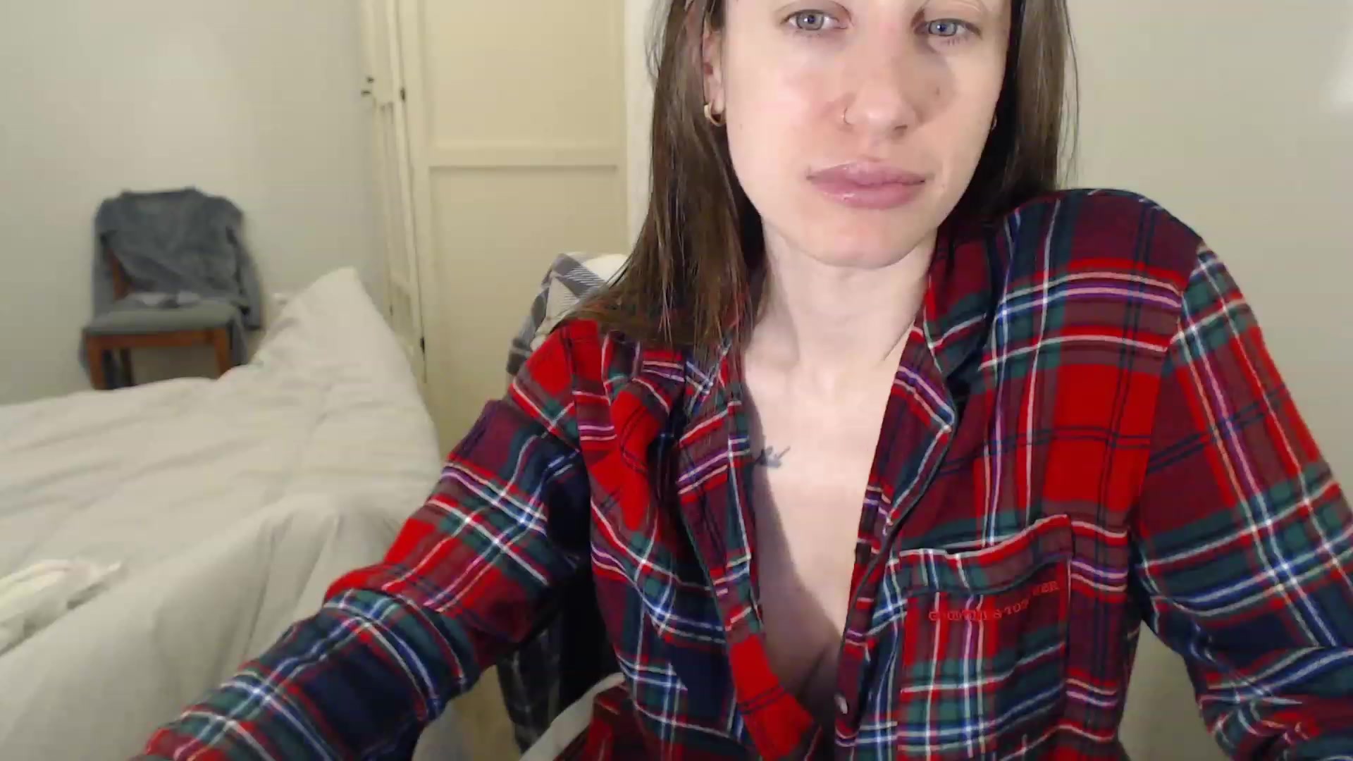 Gallery image thumbnail from ErikasMagic's myfreecams stream on, 02/12/2023, 20:16 image 17 of 20