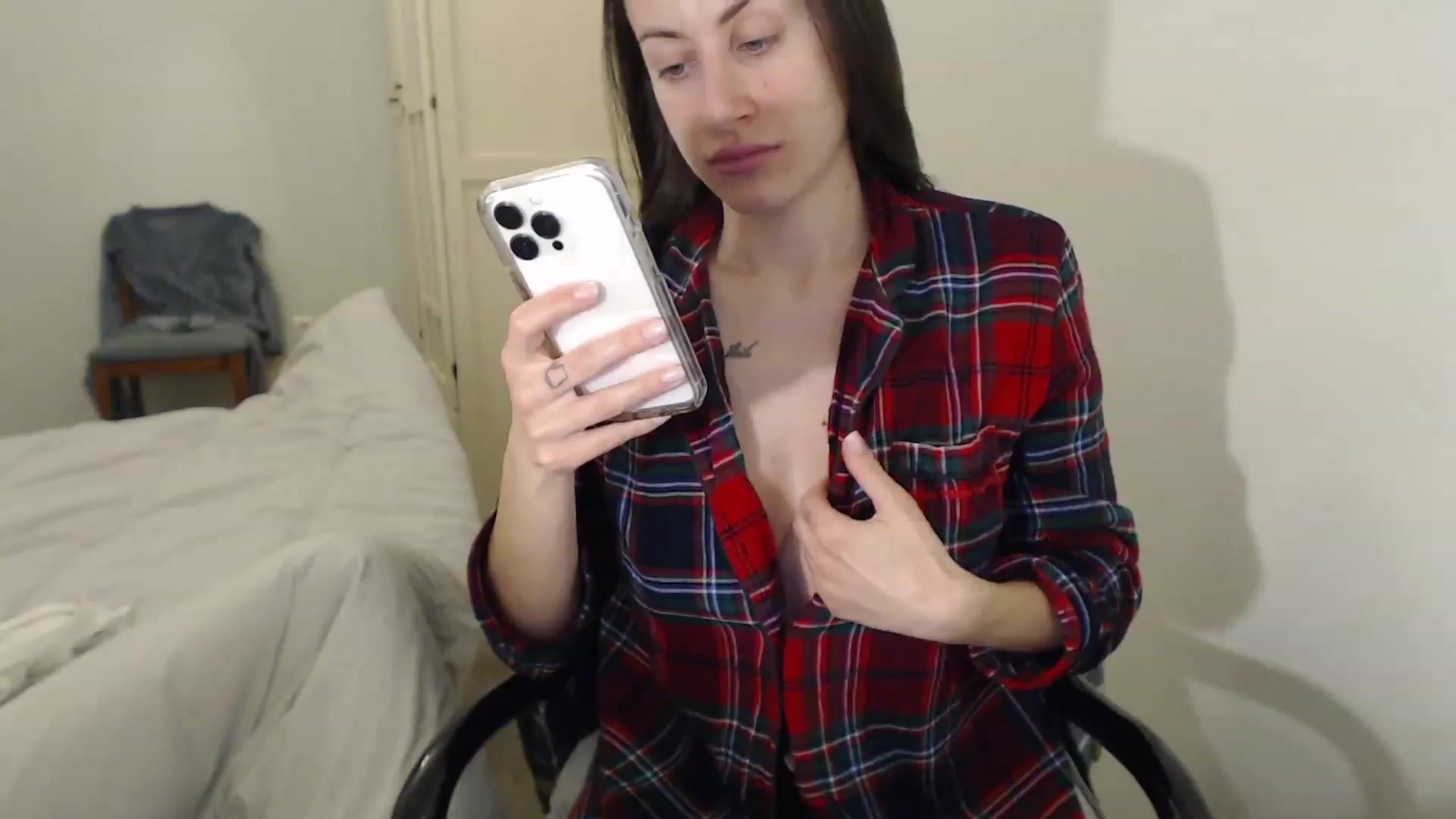 Gallery image thumbnail from ErikasMagic's myfreecams stream on, 02/12/2023, 20:16 image 16 of 20