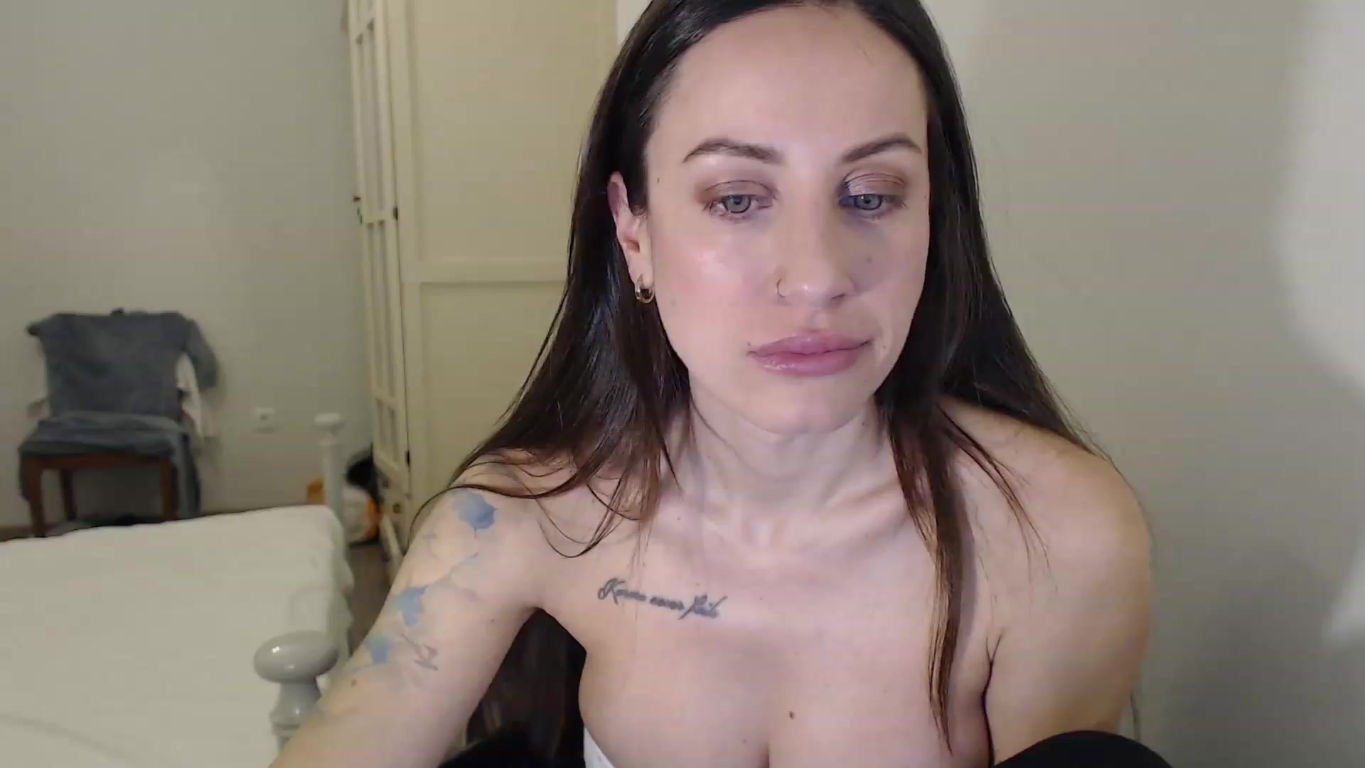 Gallery image thumbnail from ErikasMagic's myfreecams stream on, 02/13/2023, 20:29 image 3 of 20
