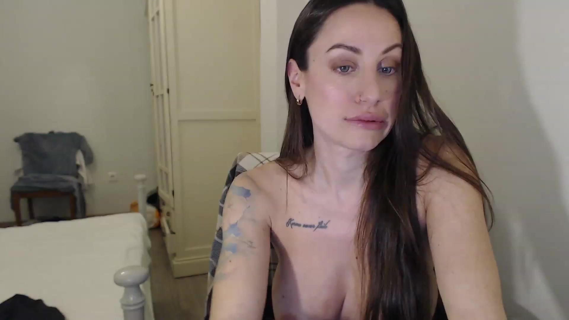 Gallery image thumbnail from ErikasMagic's myfreecams stream on, 02/13/2023, 20:29 image 15 of 20
