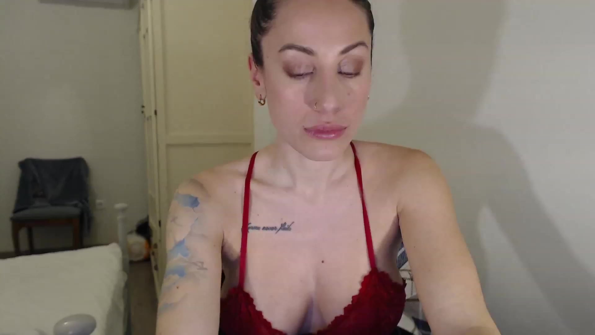 Gallery image thumbnail from ErikasMagic's myfreecams stream on, 02/14/2023, 20:34 image 15 of 20
