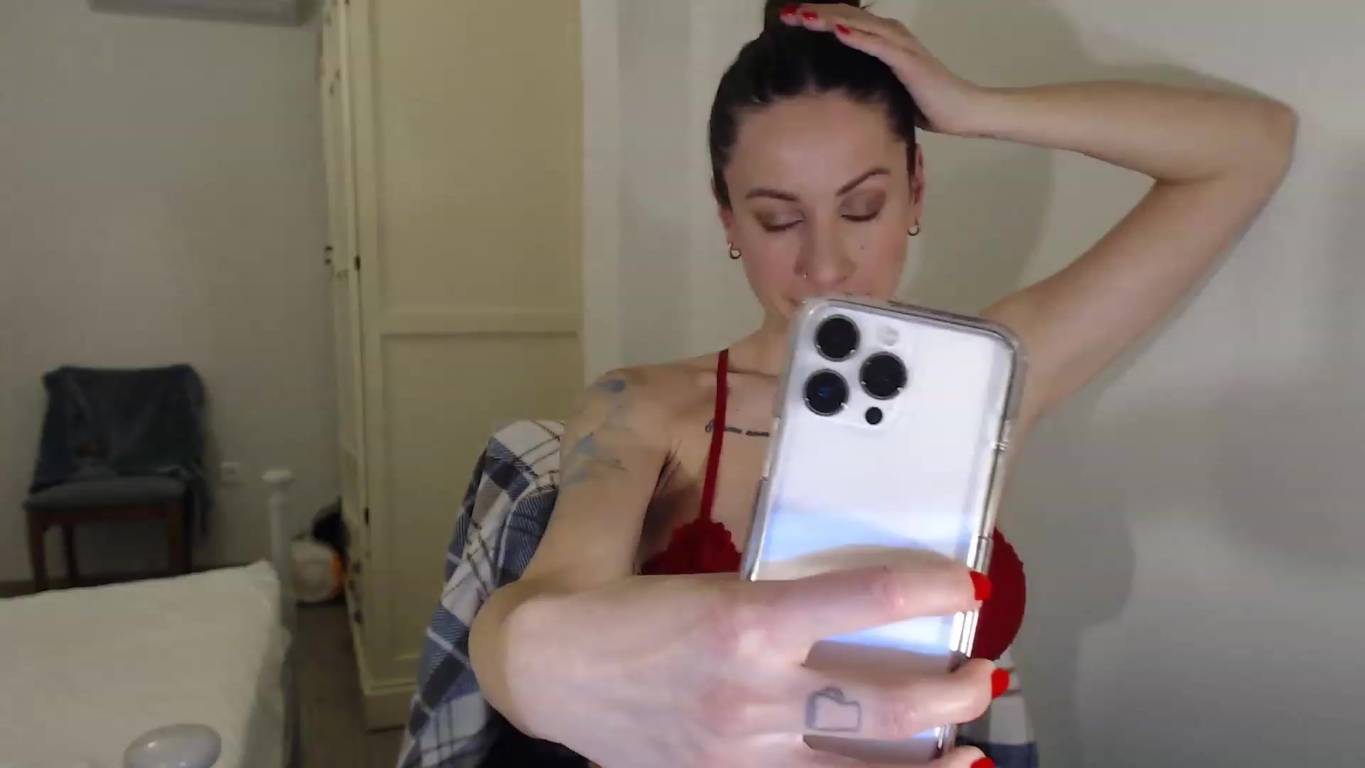 Gallery image thumbnail from ErikasMagic's myfreecams stream on, 02/14/2023, 20:34 image 16 of 20