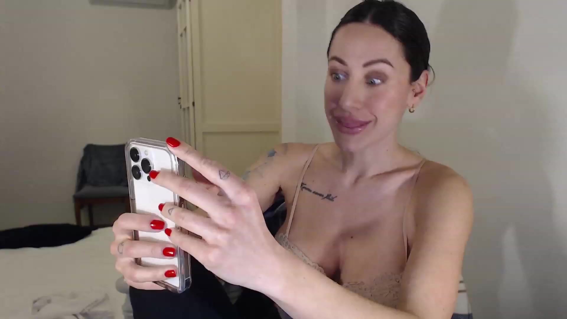 Gallery image thumbnail from ErikasMagic's myfreecams stream on, 02/15/2023, 20:24 image 4 of 20