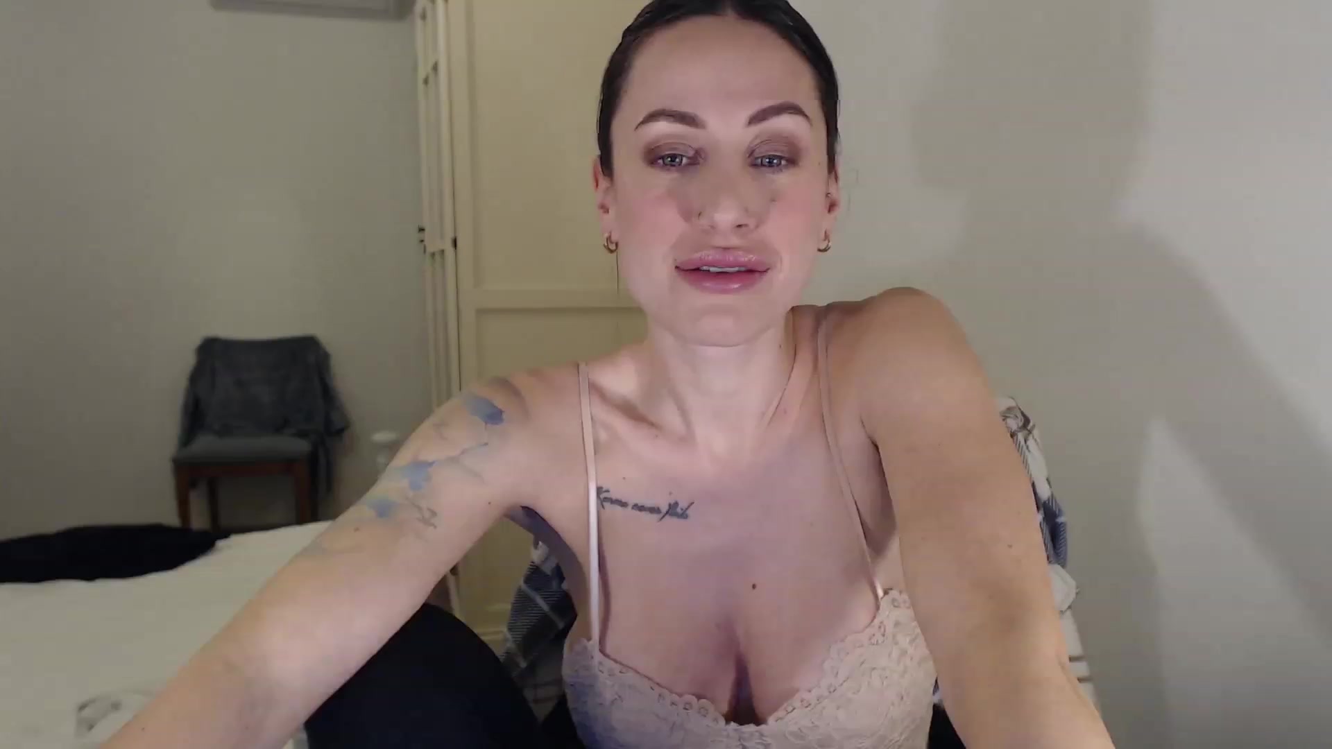Gallery image thumbnail from ErikasMagic's myfreecams stream on, 02/15/2023, 20:24 image 7 of 20