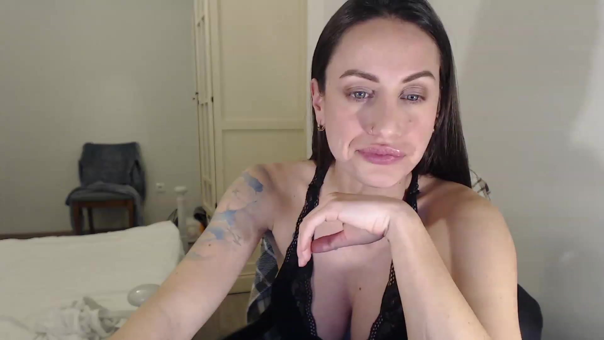 Gallery image thumbnail from ErikasMagic's myfreecams stream on, 02/17/2023, 20:31 image 9 of 20