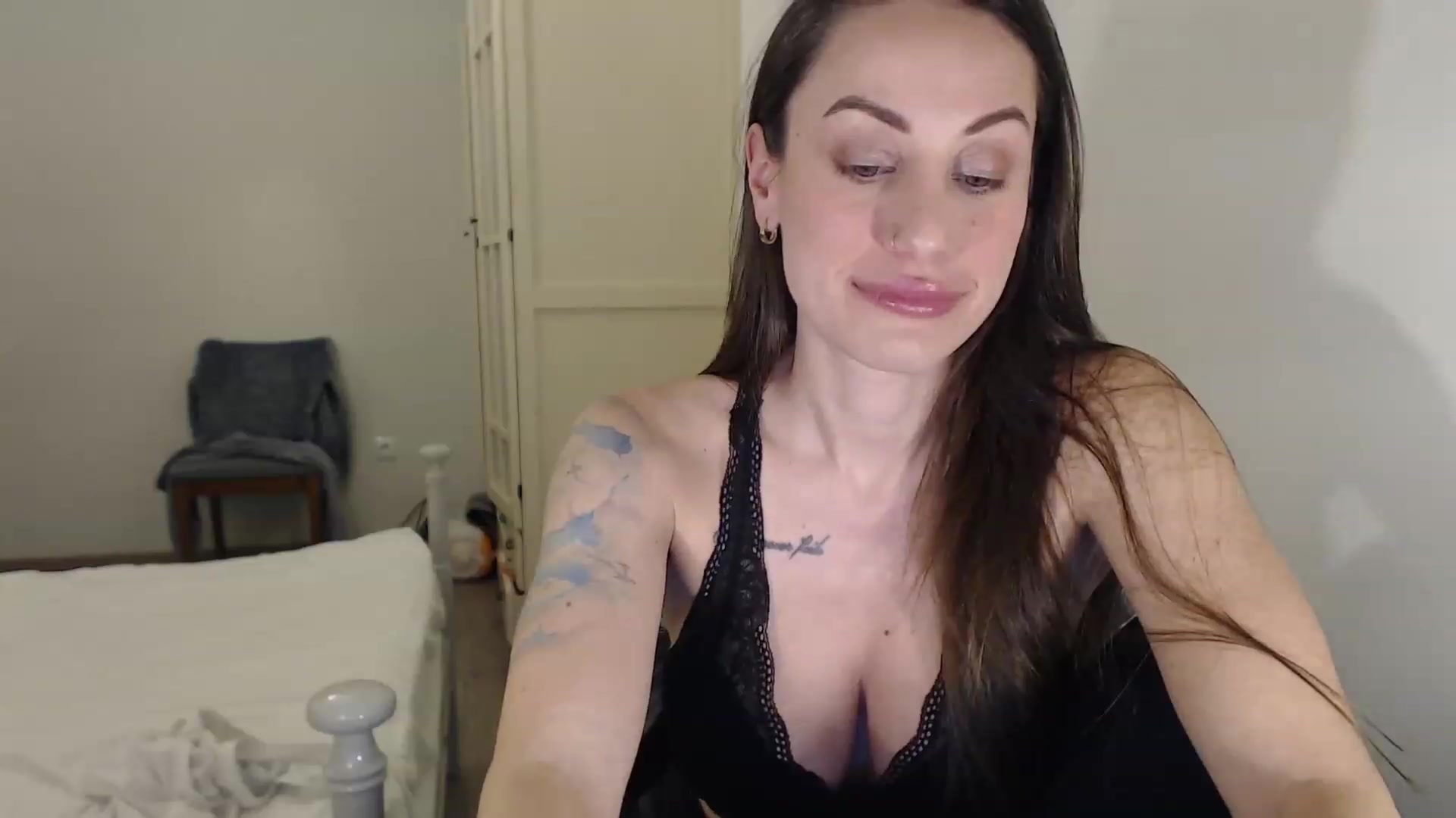 Gallery image thumbnail from ErikasMagic's myfreecams stream on, 02/17/2023, 20:31 image 5 of 20