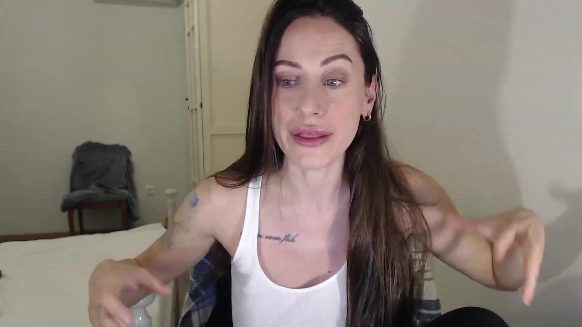 Gallery image thumbnail from ErikasMagic's myfreecams stream on, 02/19/2023, 20:13 image 6 of 20