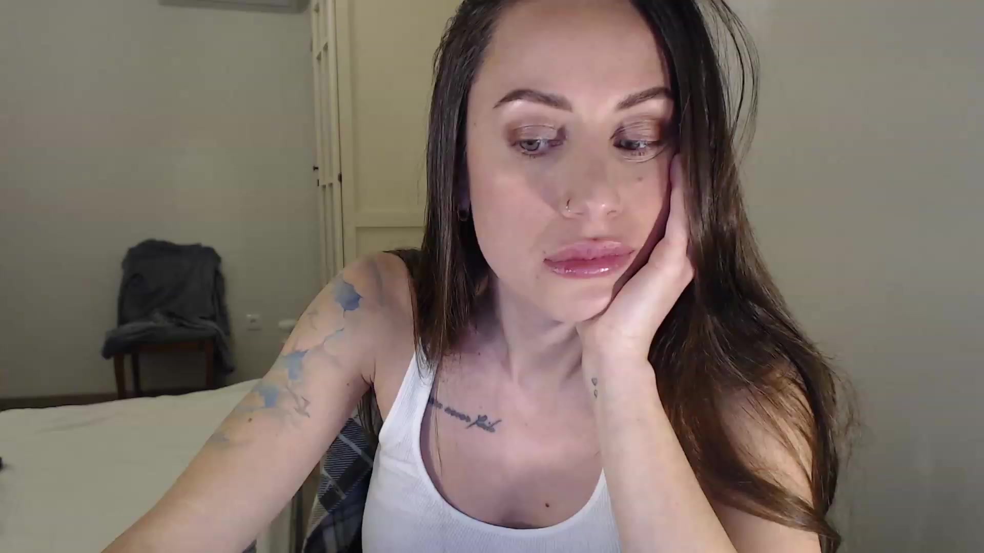 Gallery image thumbnail from ErikasMagic's myfreecams stream on, 02/19/2023, 20:13 image 1 of 20