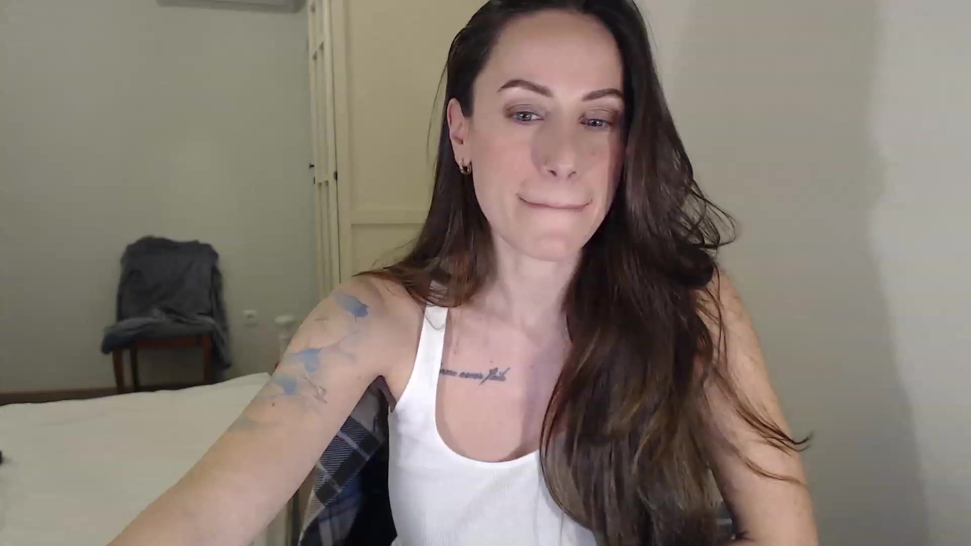 Gallery image thumbnail from ErikasMagic's myfreecams stream on, 02/19/2023, 20:13 image 3 of 20