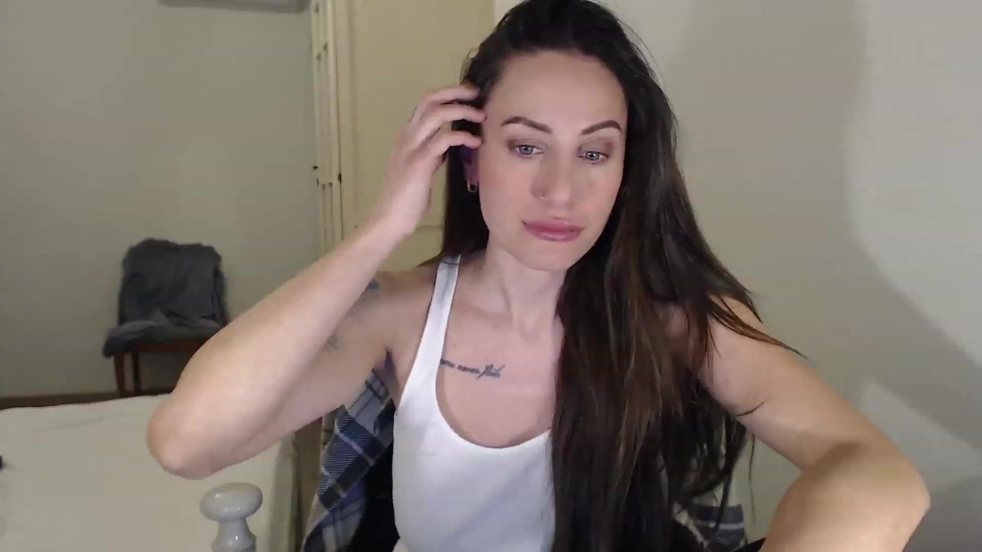 Gallery image thumbnail from ErikasMagic's myfreecams stream on, 02/19/2023, 20:13 image 7 of 20