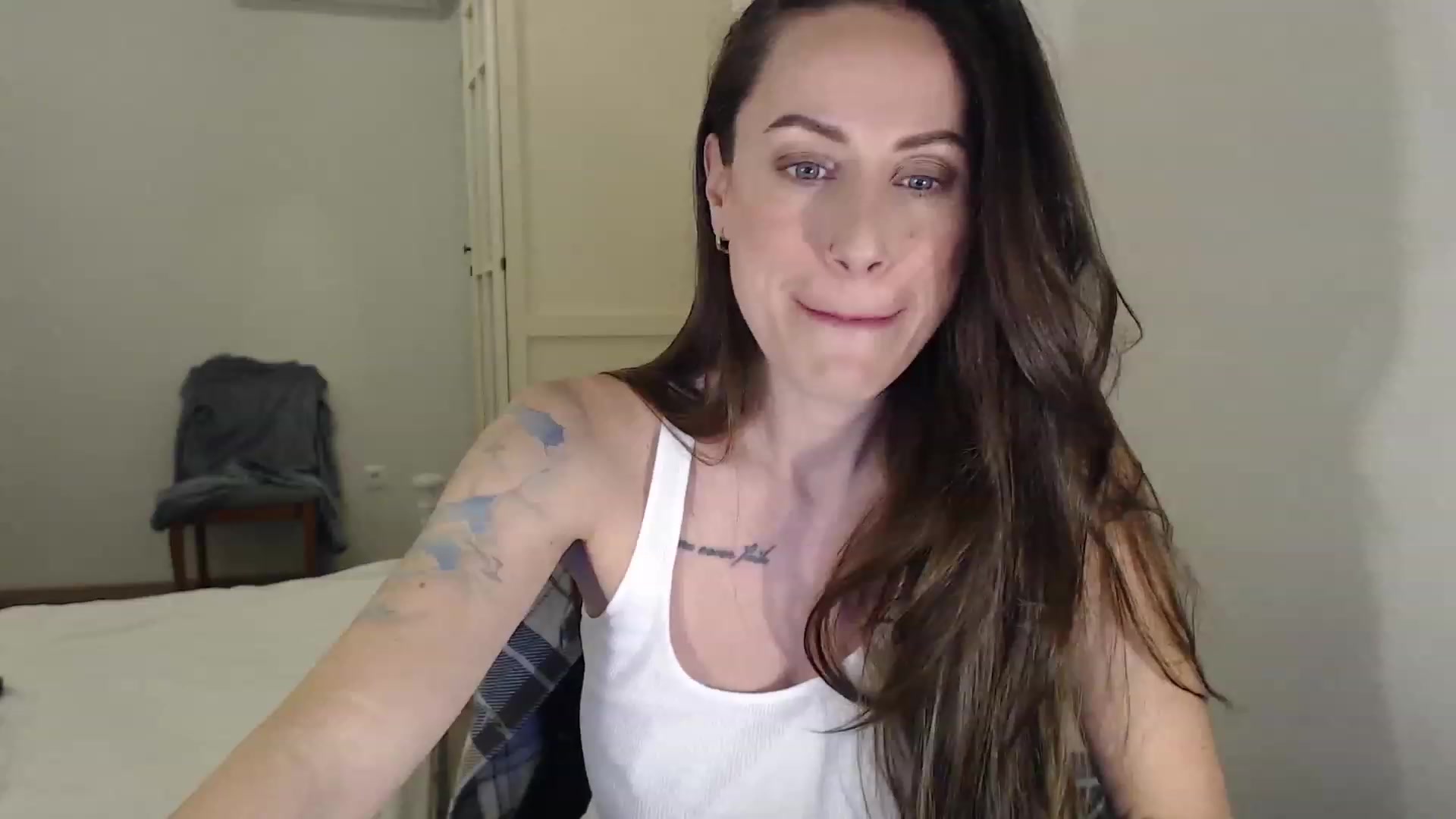 Gallery image thumbnail from ErikasMagic's myfreecams stream on, 02/19/2023, 20:13 image 2 of 20