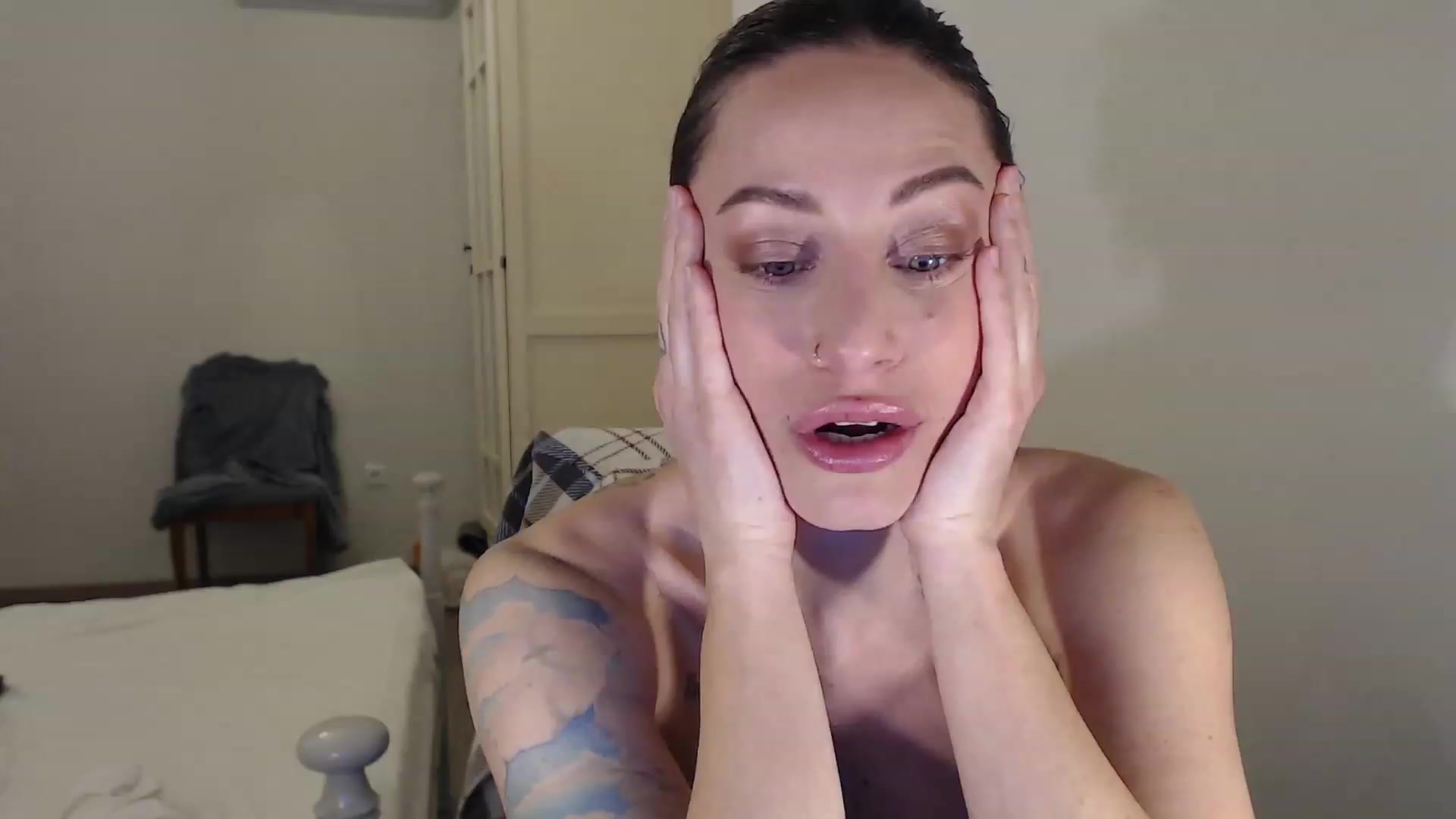 Gallery image thumbnail from ErikasMagic's myfreecams stream on, 02/19/2023, 20:13 image 10 of 20