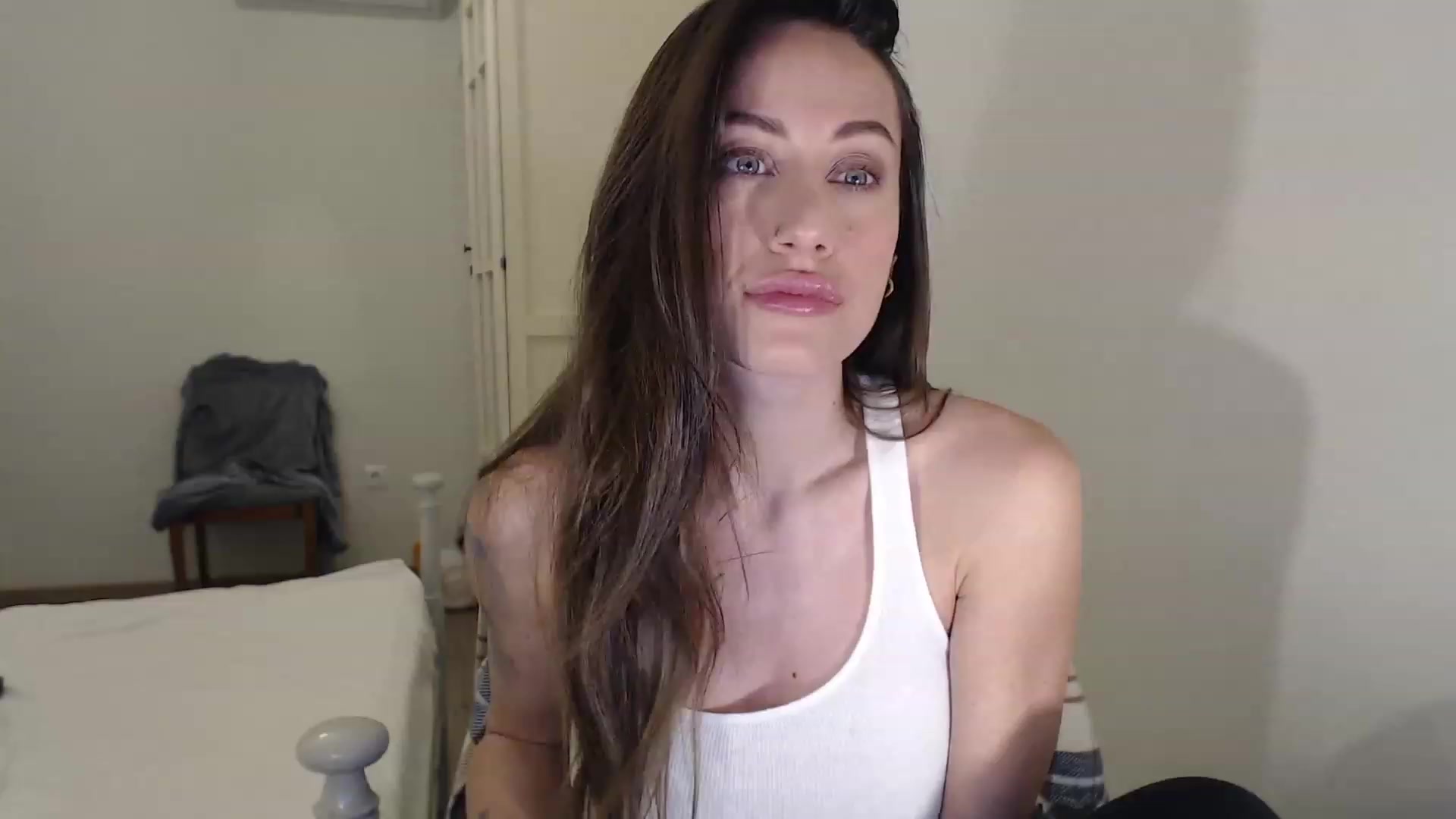 Gallery image thumbnail from ErikasMagic's myfreecams stream on, 02/19/2023, 20:13 image 4 of 20
