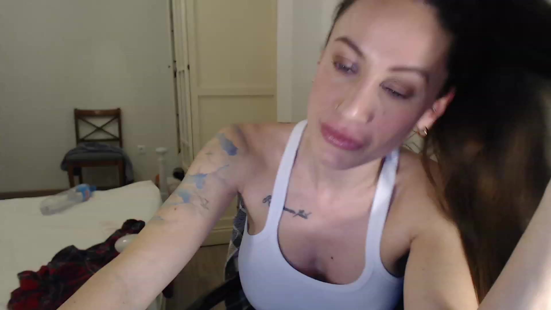 Gallery image thumbnail from ErikasMagic's myfreecams stream on, 02/20/2023, 20:40 image 2 of 20