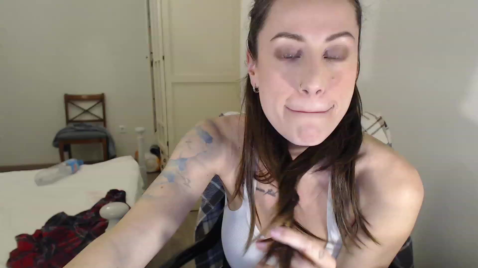 Gallery image thumbnail from ErikasMagic's myfreecams stream on, 02/20/2023, 20:40 image 4 of 20